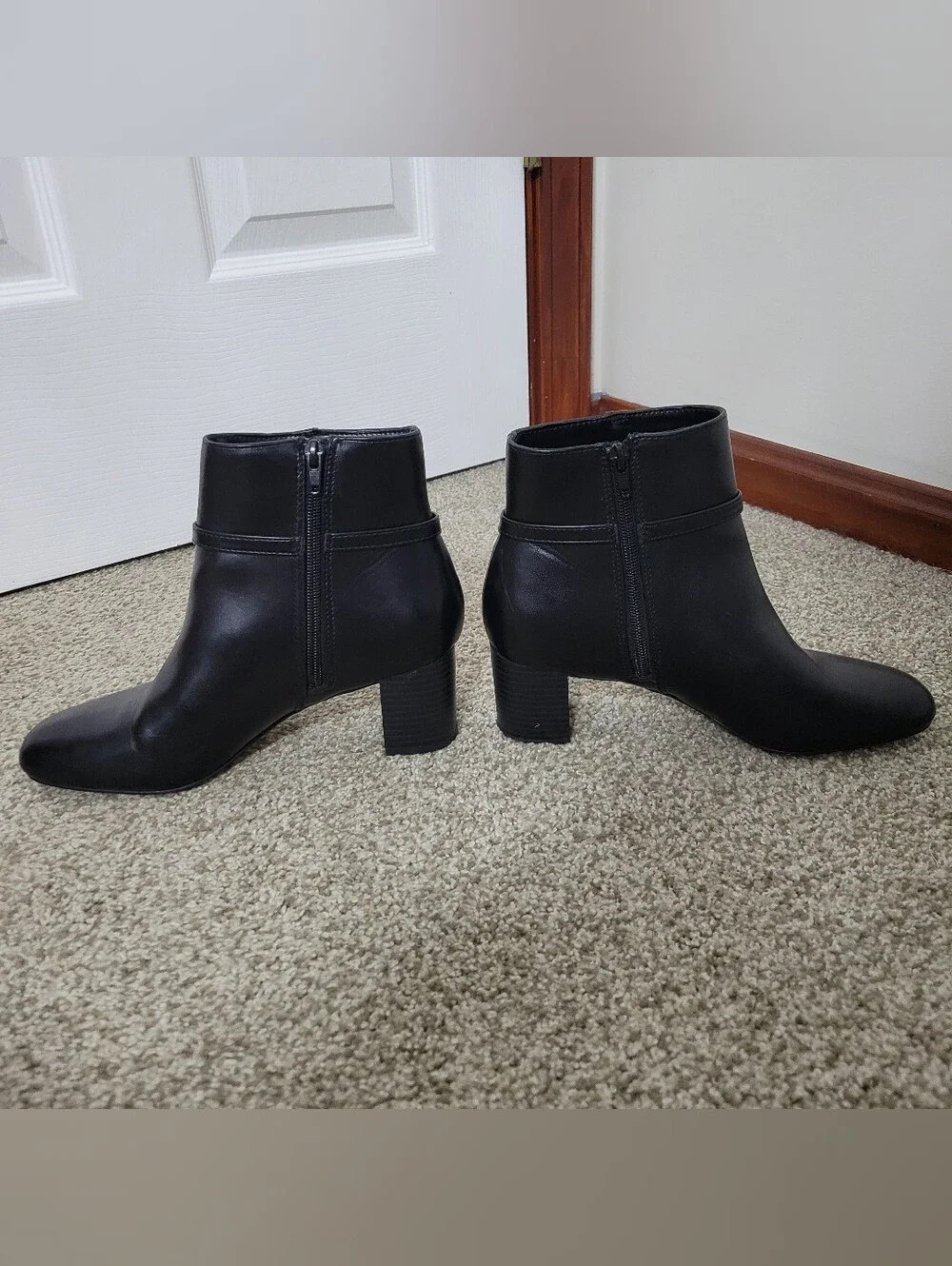 Ann Taylor Factory Women's Black Faux Leather Ankle Boots w/ Block Heel, Sz 8